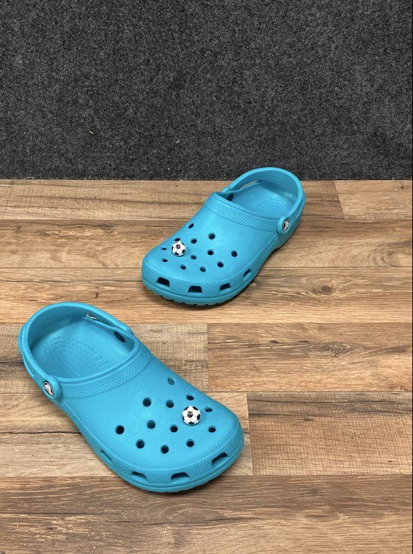 Crocs Classic Clog Blue Turquoise Soccer Ball Jibbitz Men's 7 Women's 9