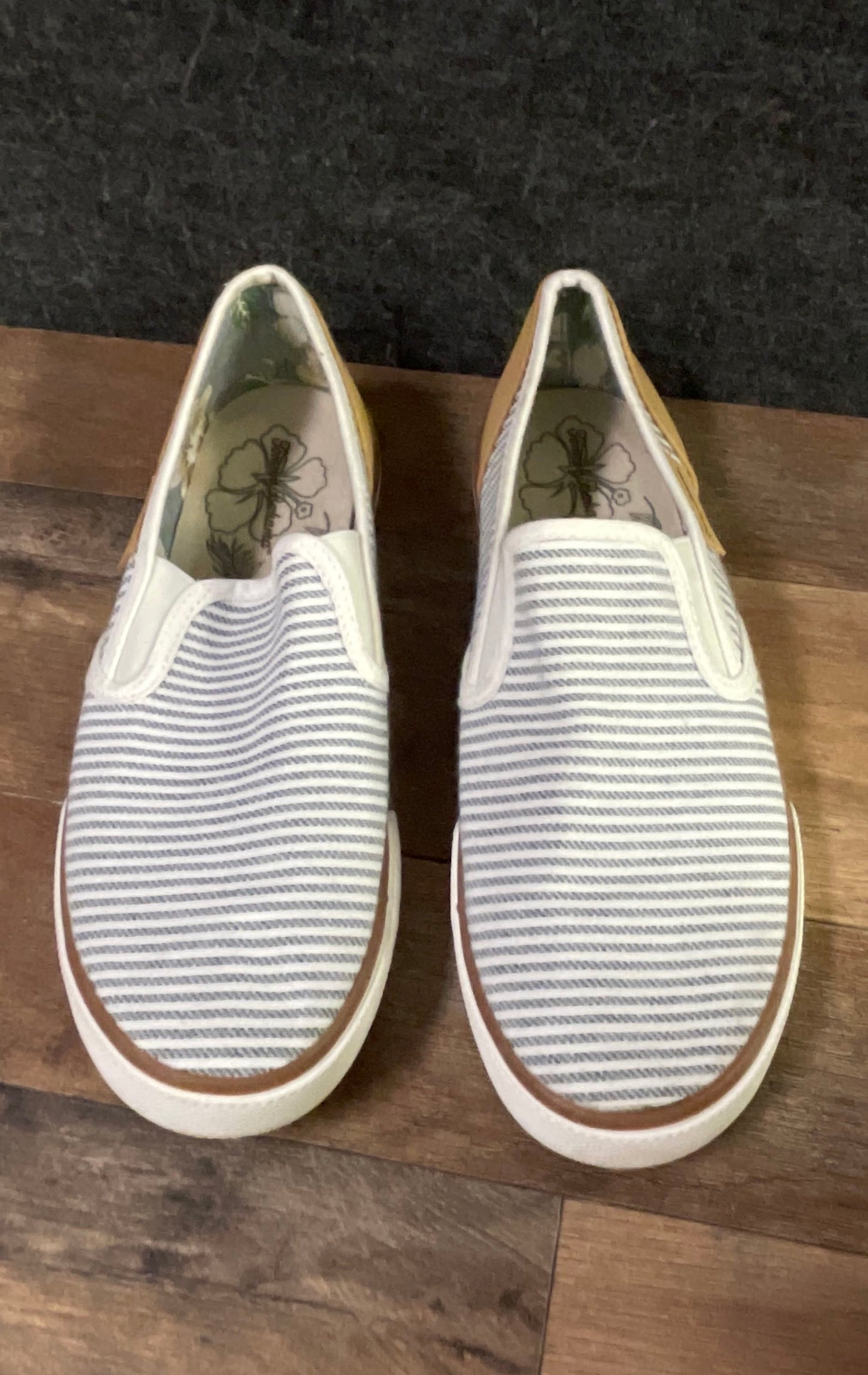 Tommy Bahama Striped Blue White Textile Slip On Sneakers Women's Size 9