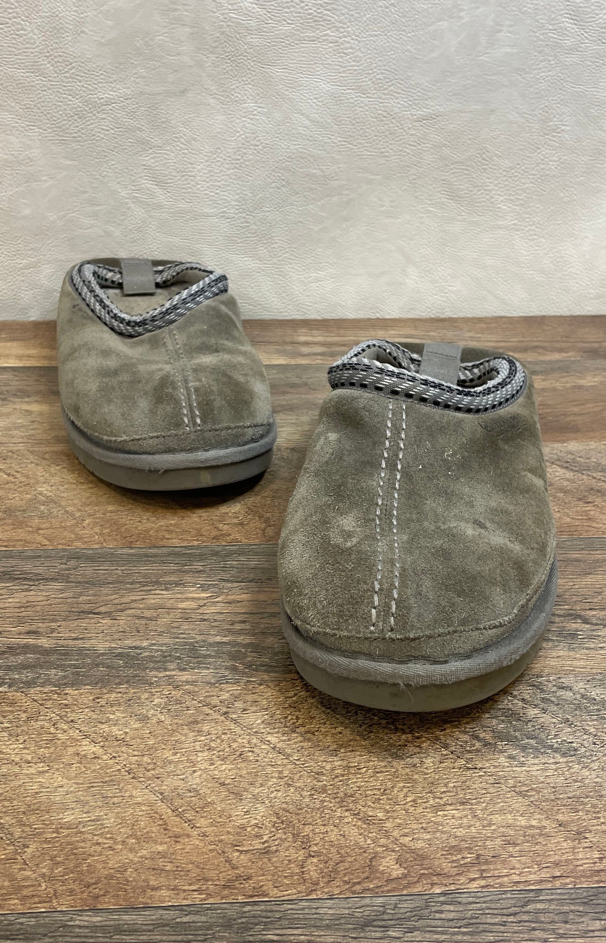 Koolaburra by UGG Burree Men's Grey Suede Clog Slippers Size 10
