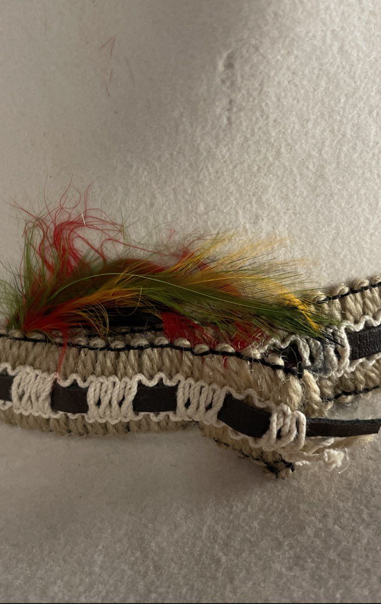 Vintage Smithbilt Men's Off-White Felt Western Cowboy Hat Woven Feather Band