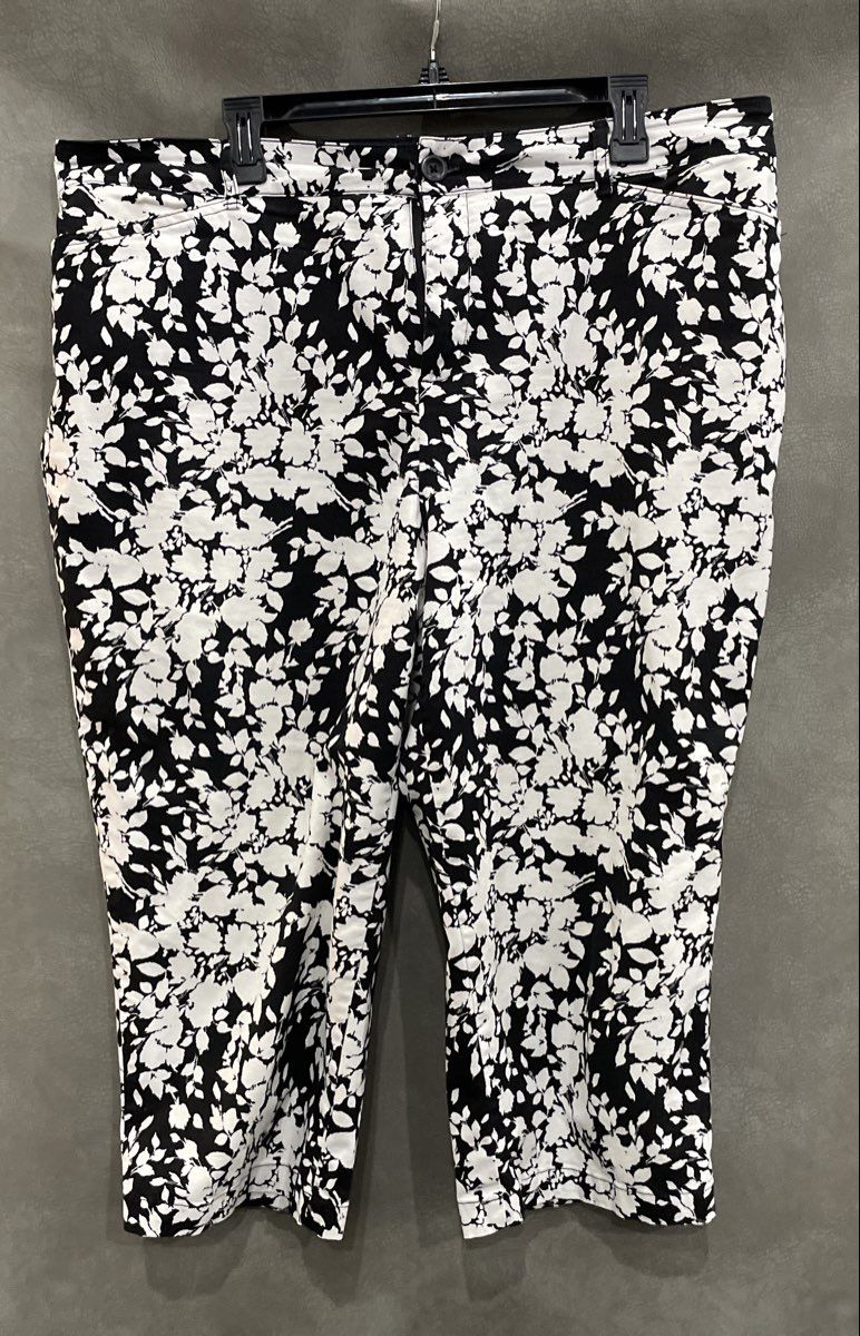 Croft & Barrow Women's Black White Floral Classic Fit Stretch Capri Pants Sz 18