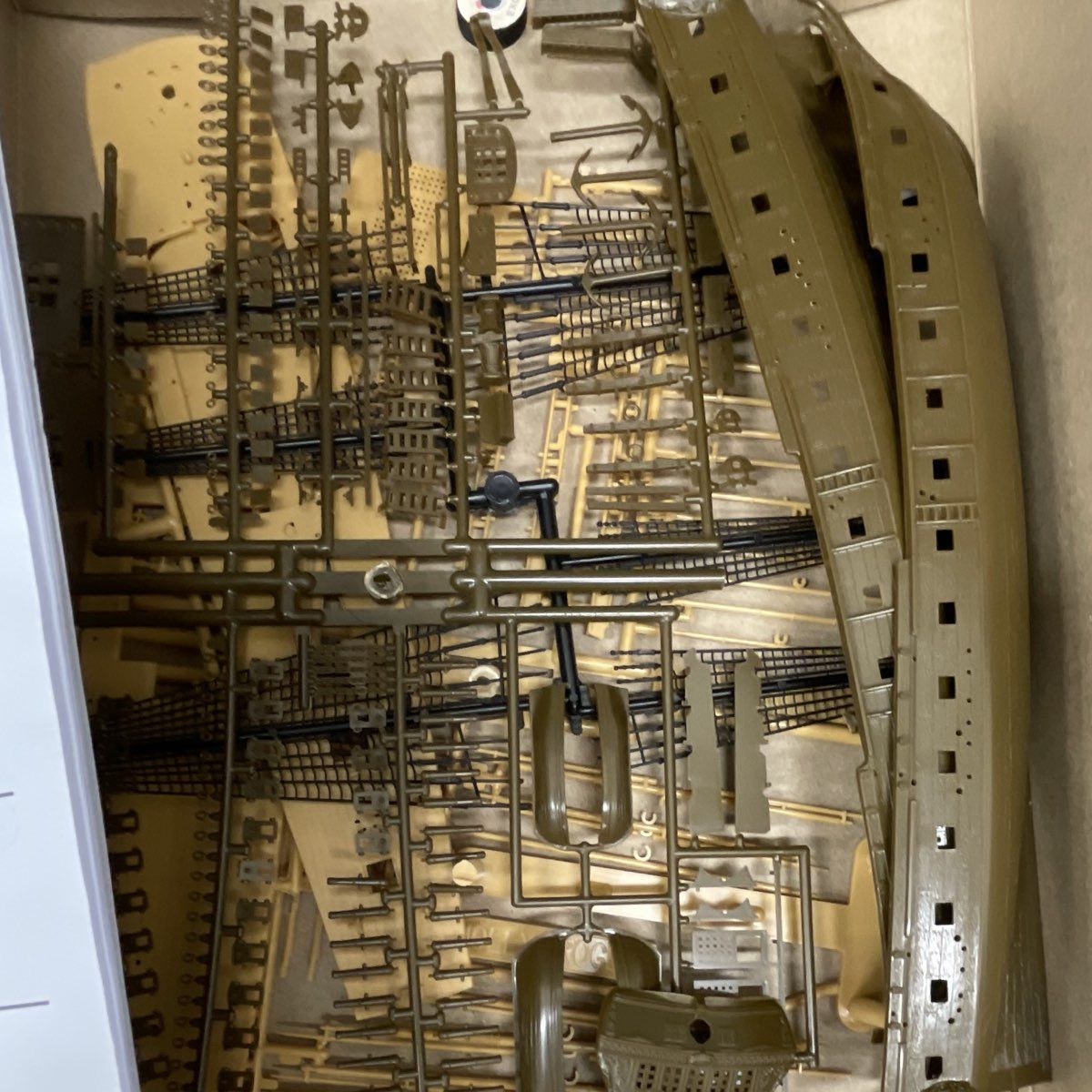 Lindberg Jolly Roger Pirate Ship Model Kit 1:130 Scale #70874 Open Box