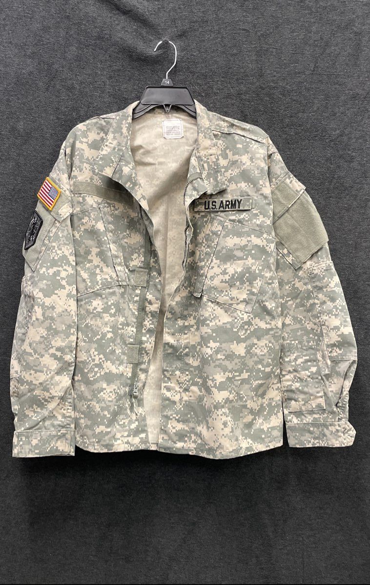 US Army Men's ACU Combat Uniform Coat UCP Digital Camo Med Reg Patched 2012