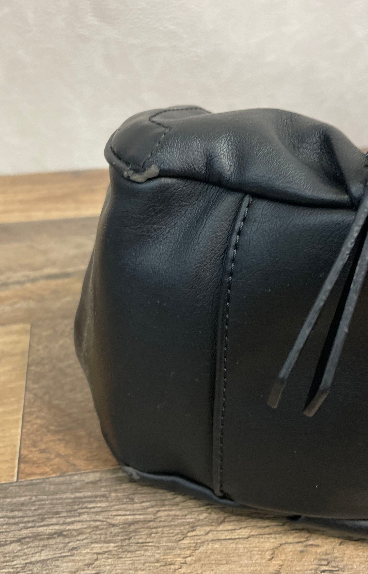 Simply Vera Vera Wang Black Faux Leather Shoulder Bag and Wallet Set SV Logo