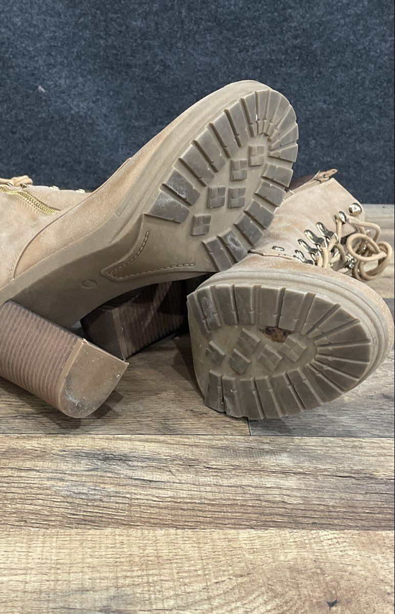Guess GFGrove Tan Brown Lace Up Block Heel Lug Sole Boots Women's Size 10