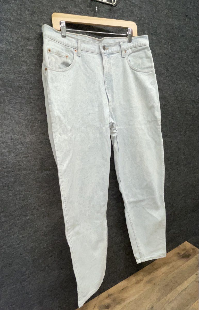 Vintage 90s Levi's Men's 560 Loose Fit Tapered Light Wash Jeans USA Made 36x34
