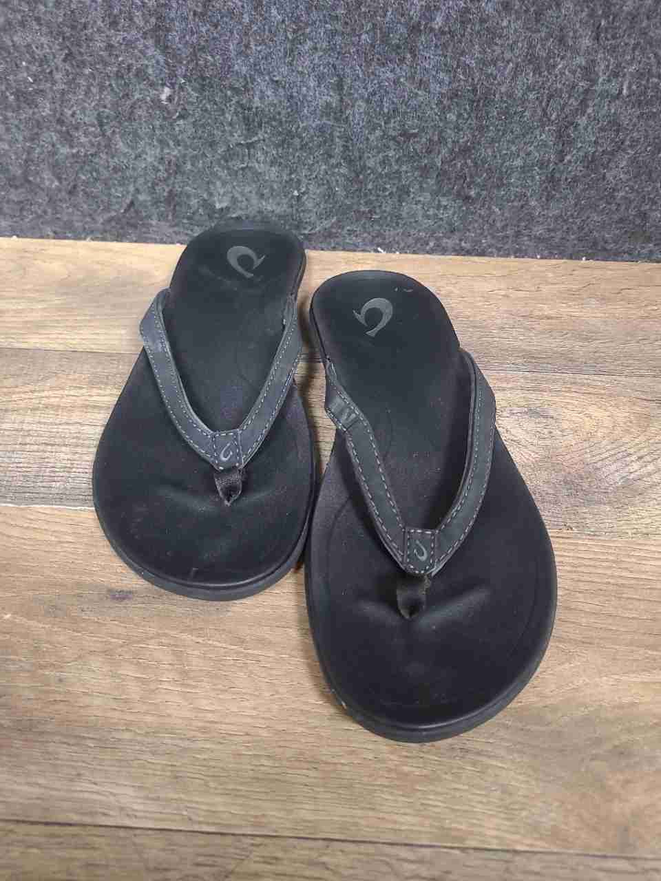 OluKai Puawe Black Flip-Flop Thong Sandals Women's Size 9.5