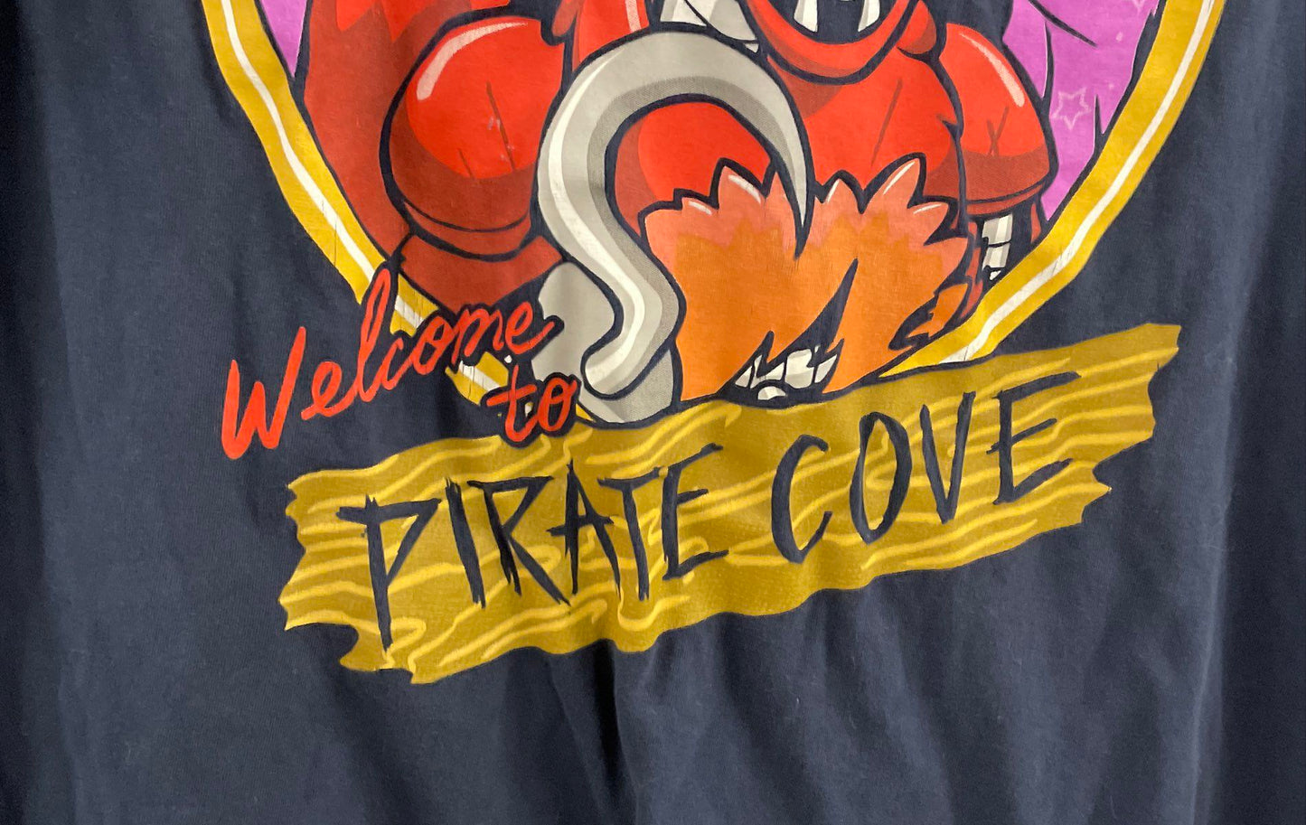 Five Nights at Freddy's Men's Gray Foxy Welcome to Pirate Cove T-Shirt Sz L