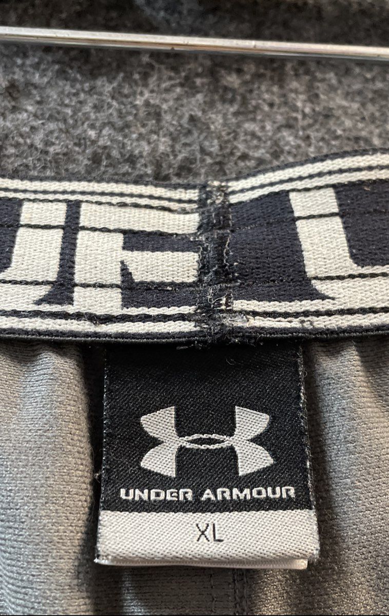 Under Armour Men's Athletic Gym Shorts Gray Black Side Stripe Polyester Sz XL