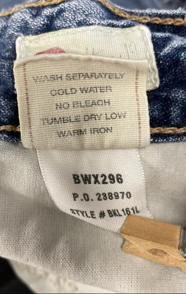 BKE Women's Culture Bootcut Jeans Light Wash Distressed Embroidered Sz 28x33.5