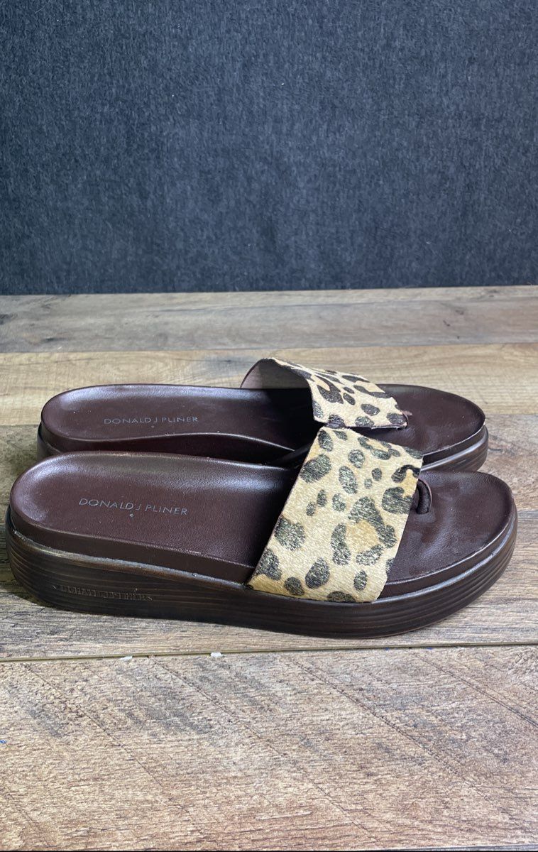 Donald J. Pliner Leopard Print Calf Hair Platform Wedge Thong Sandals Size 8.5