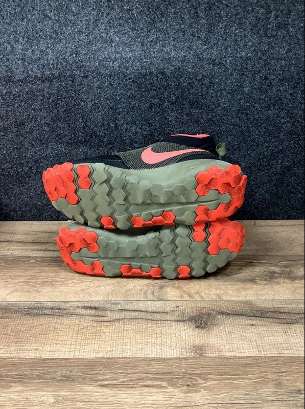 Nike Roshe Mid Winter Stamina GS Black Olive Crimson Sneaker Boots Size 6Y