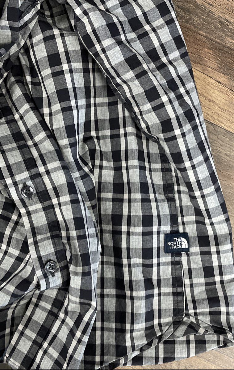 The North Face Men's Long Sleeve Button Up Shirt Black White Gray Plaid Size S