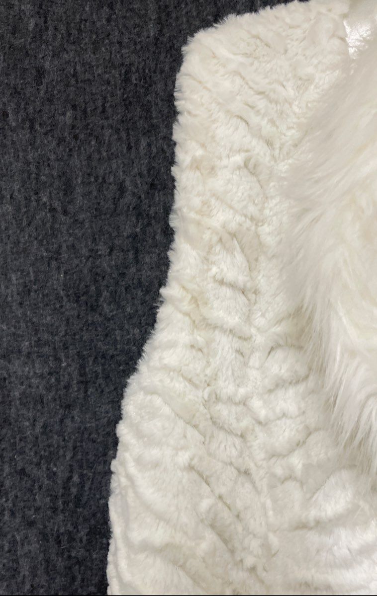 Adrienne Landau Women's White Textured Faux Fur Vest Shaggy Collar Sz L