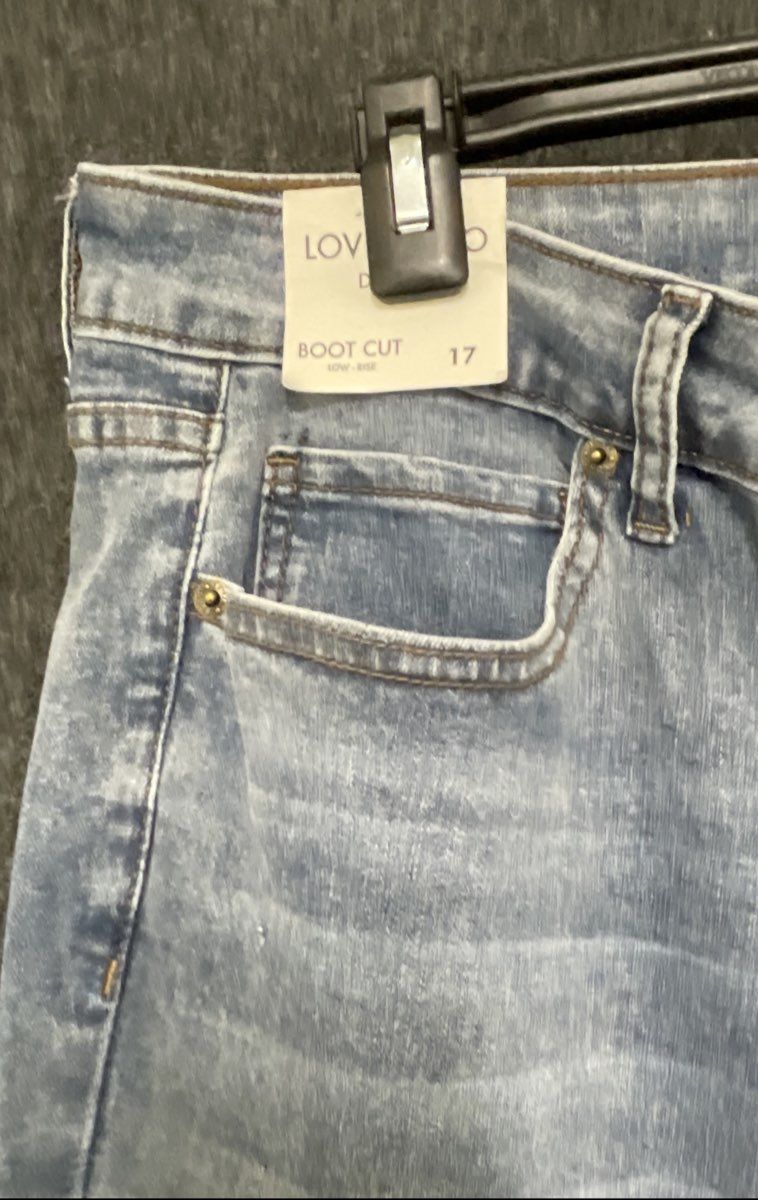 Love Soho Denim Women's Boot Cut Jeans Light Wash Marbled Low-Rise NWT Sz 17