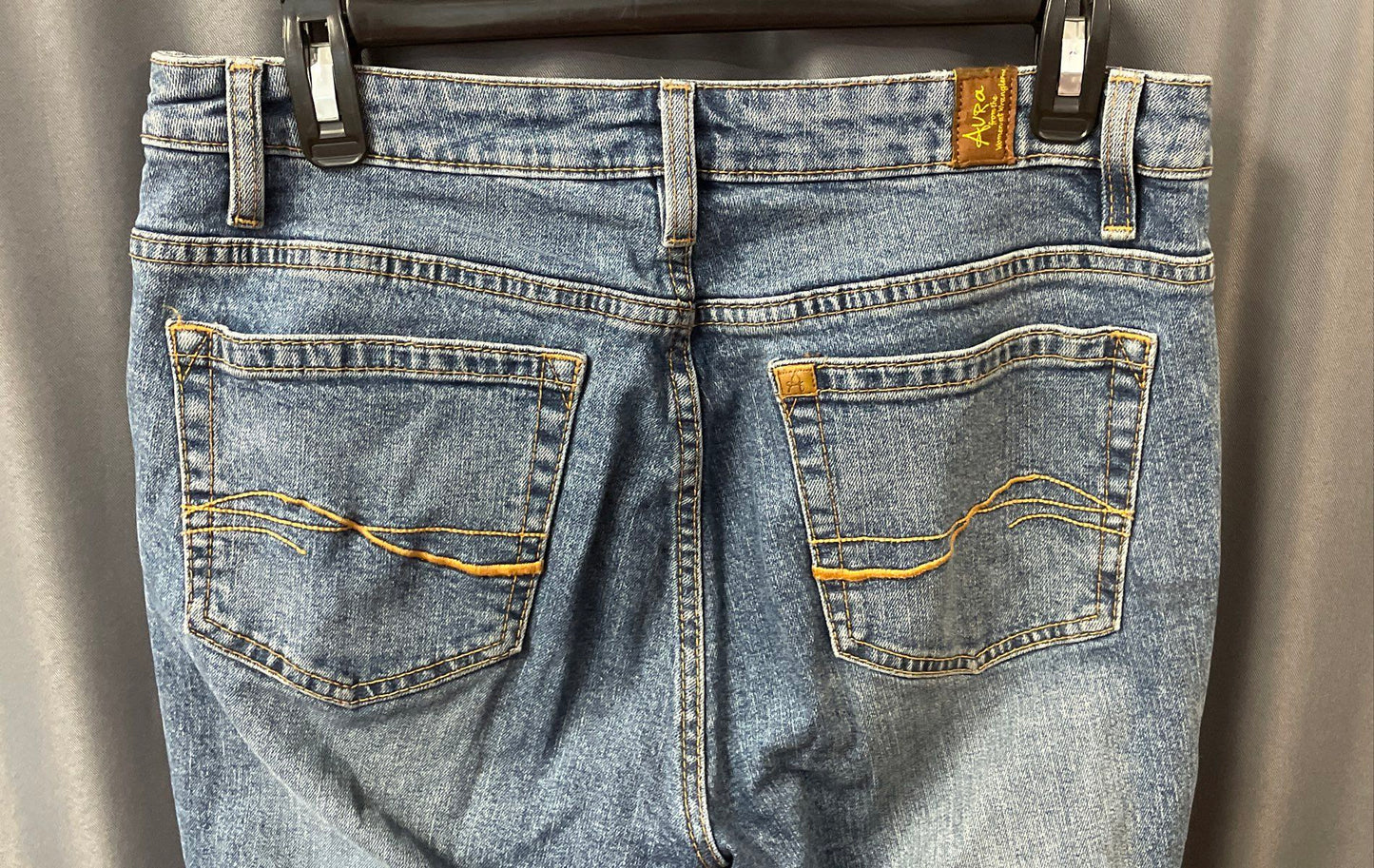 Wrangler Aura Women's Blue Medium Wash Straight Leg Jeans WUT74TM Sz 6 Short