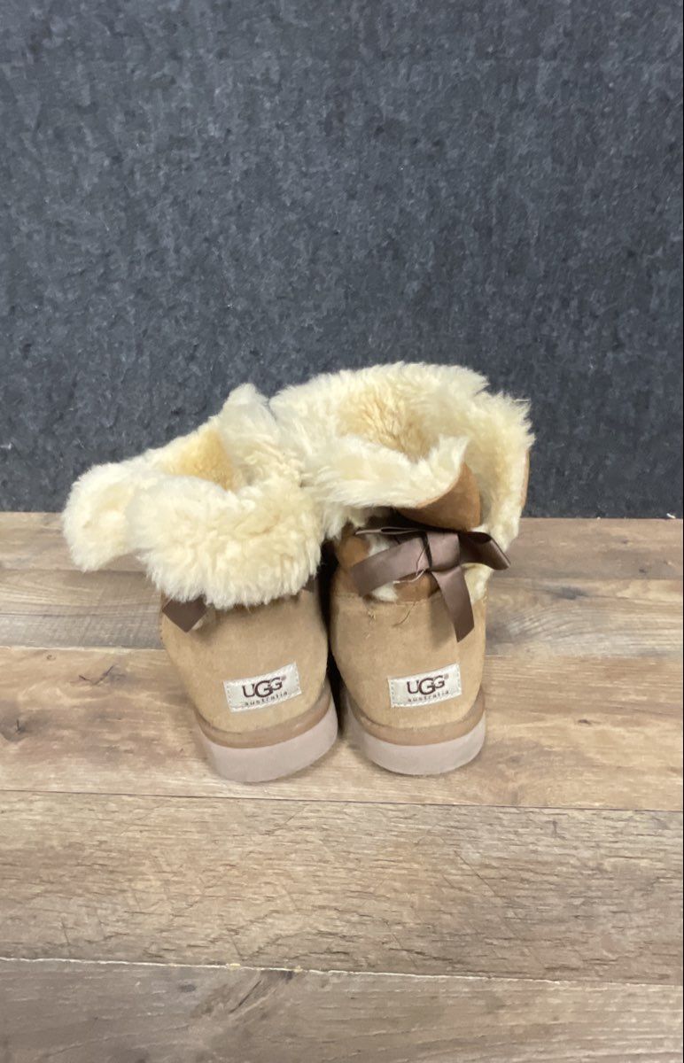 UGG Mini Bailey Bow Chestnut Suede Sheepskin Boots Women's Size 11