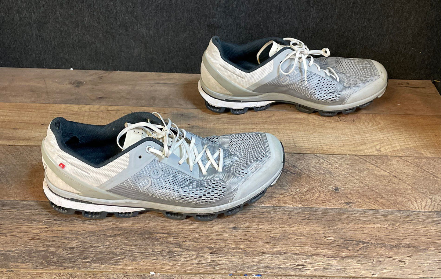 On Cloudsurfer Grey White Swiss Engineering Running Shoes Men's Size 12