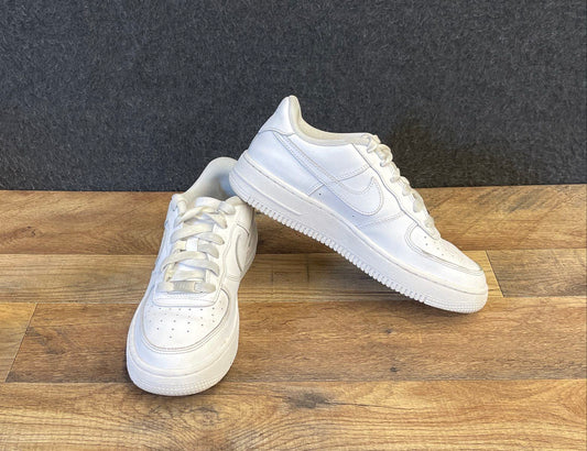 Nike Air Force 1 LE GS Triple White Youth Sneakers Size 5.5Y