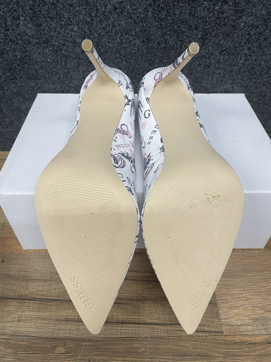Guess Bennie White Logo Graffiti Heart Pointed Toe Stiletto Pumps Size 11