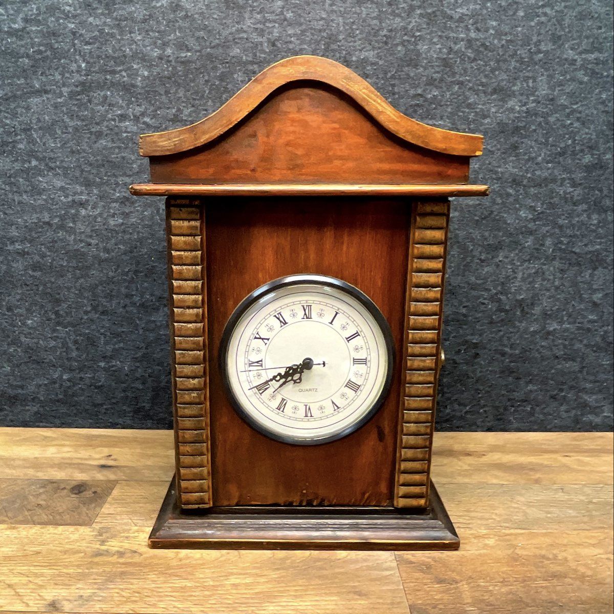 Vintage Traditional Wooden Mantel Clock Bonnet Top Quartz Battery Operated