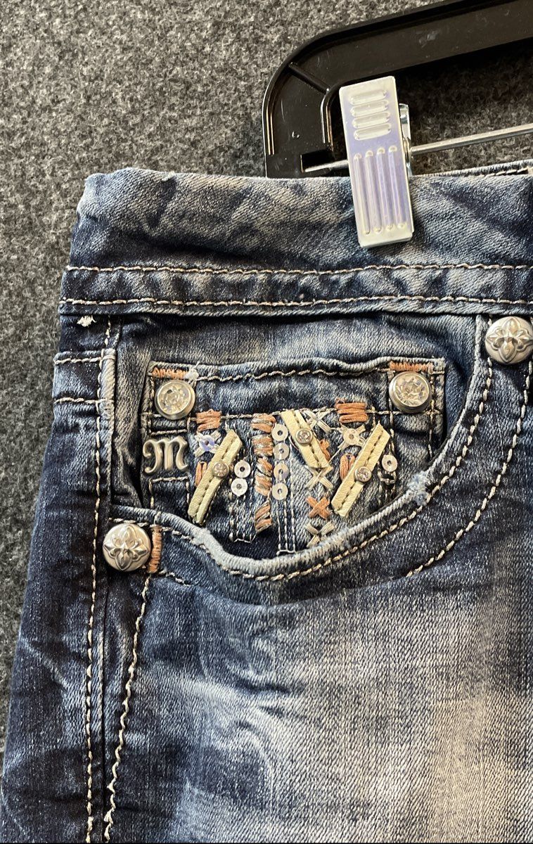 Miss Me Women's Mid-Rise Curvy Bermuda Denim Shorts Distressed Embellished Sz 36