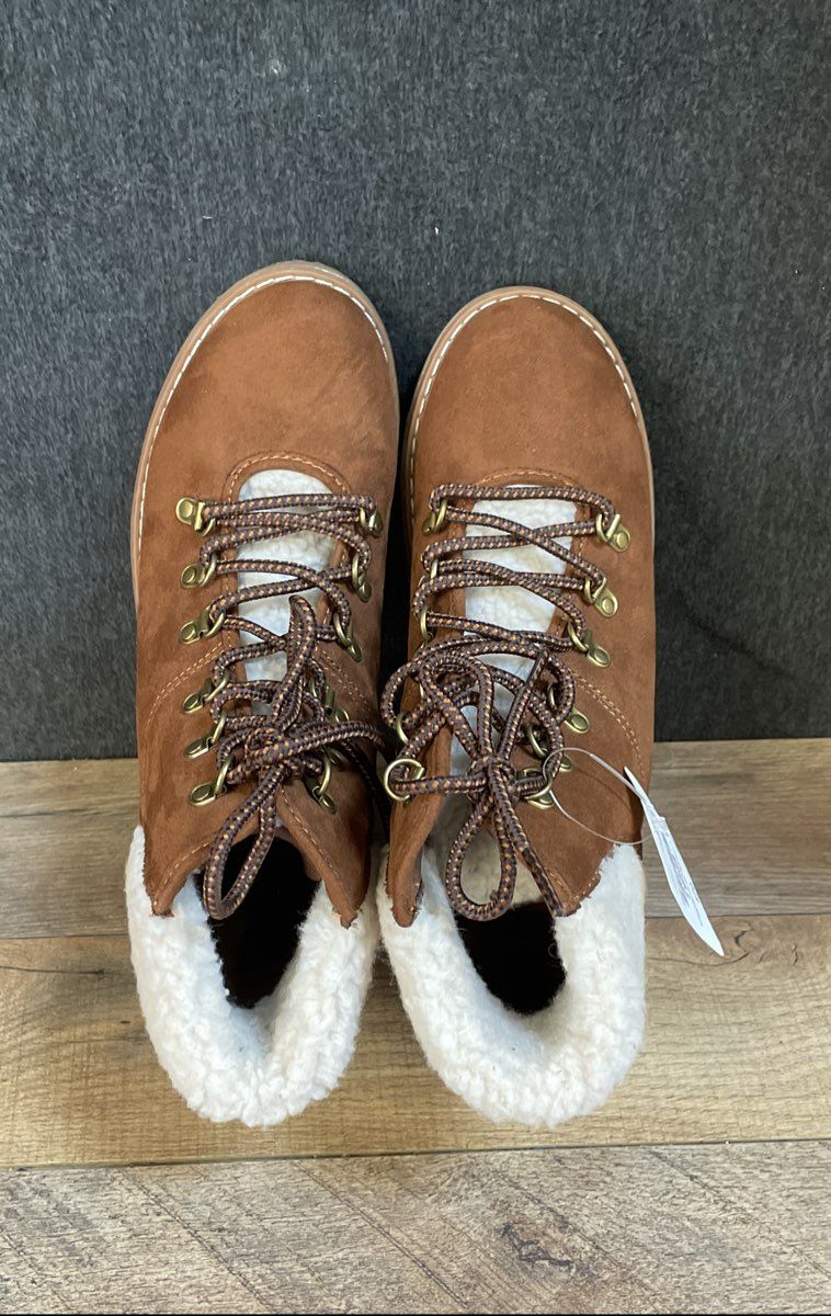 St John's Bay Landson Cognac Brown Faux Fur Trim Ankle Boots Size 8 NWT