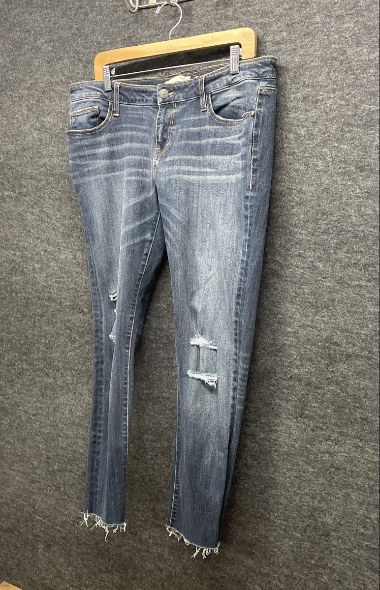 Daytrip Women's Blue Distressed Frayed Hem Jeans Sz 33 NWT