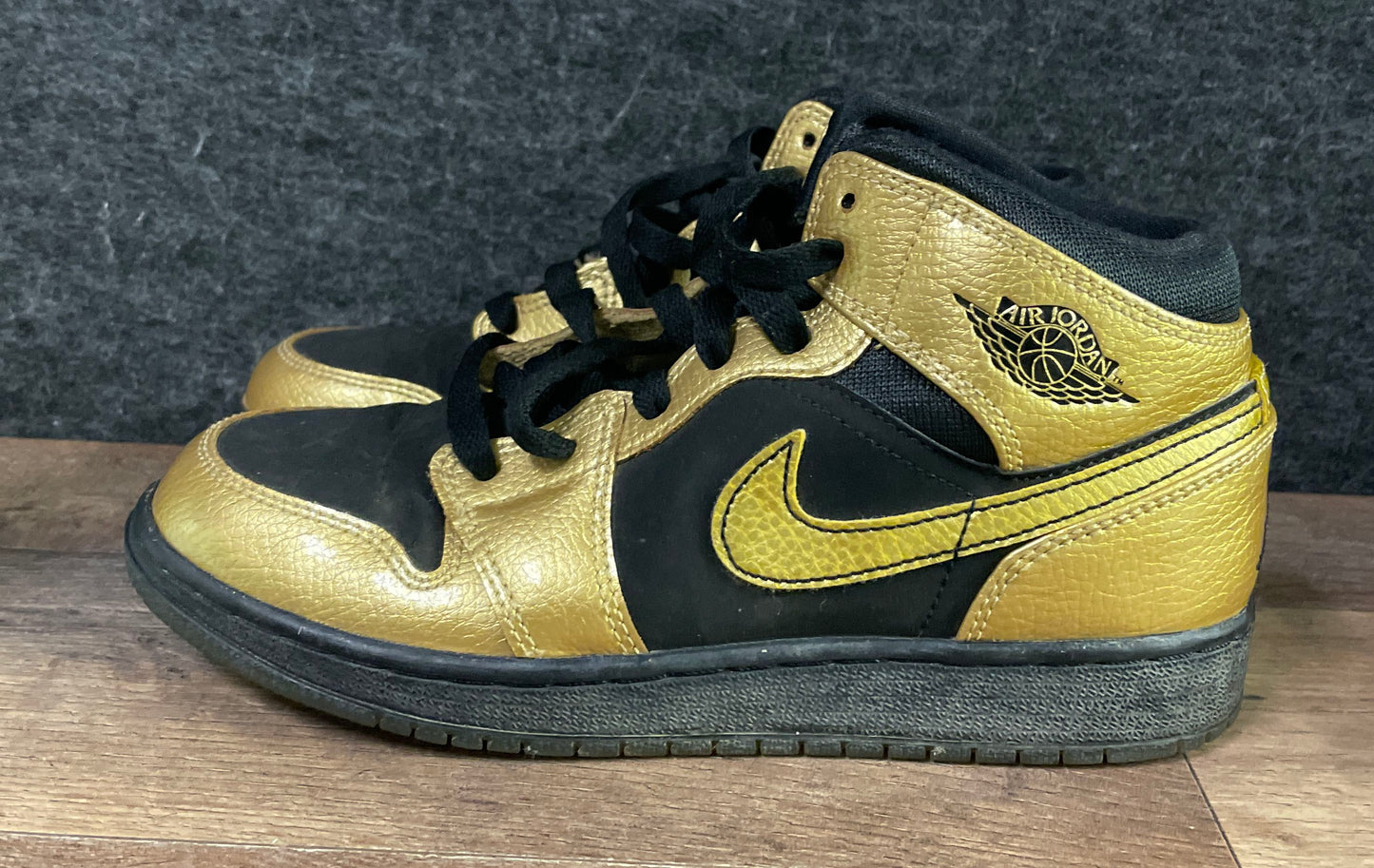 Nike Air Jordan 1 Mid GS Metallic Gold Black Youth Sneakers Size 4.5Y