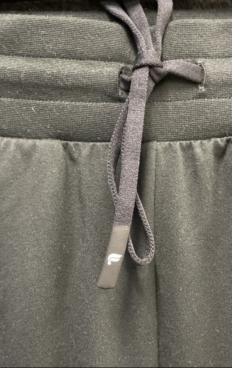 Fabletics Men's Cloud Jersey Jogger Black Performance Sweatpants Sz M NWT