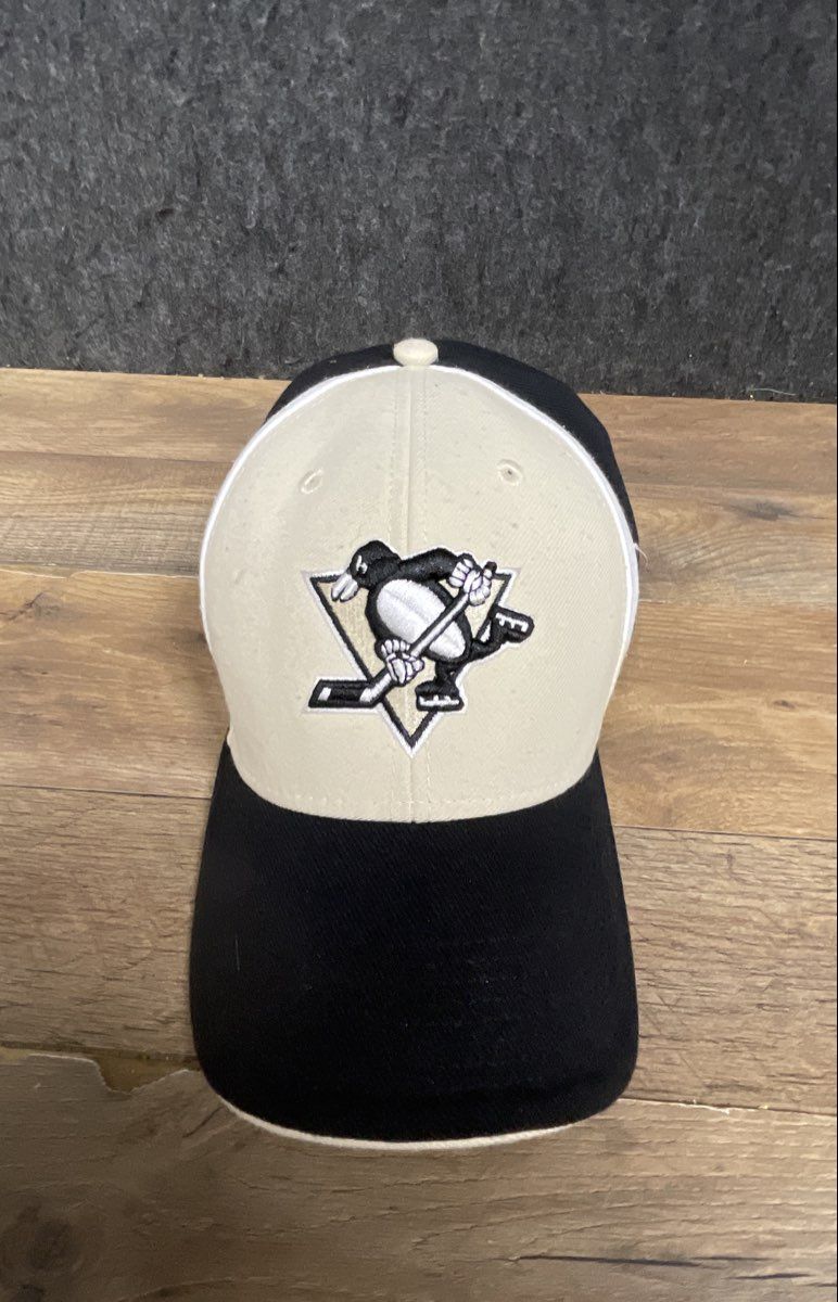 Reebok Men's Pittsburgh Penguins NHL Hat Black Cream Face Off Superflex Cap