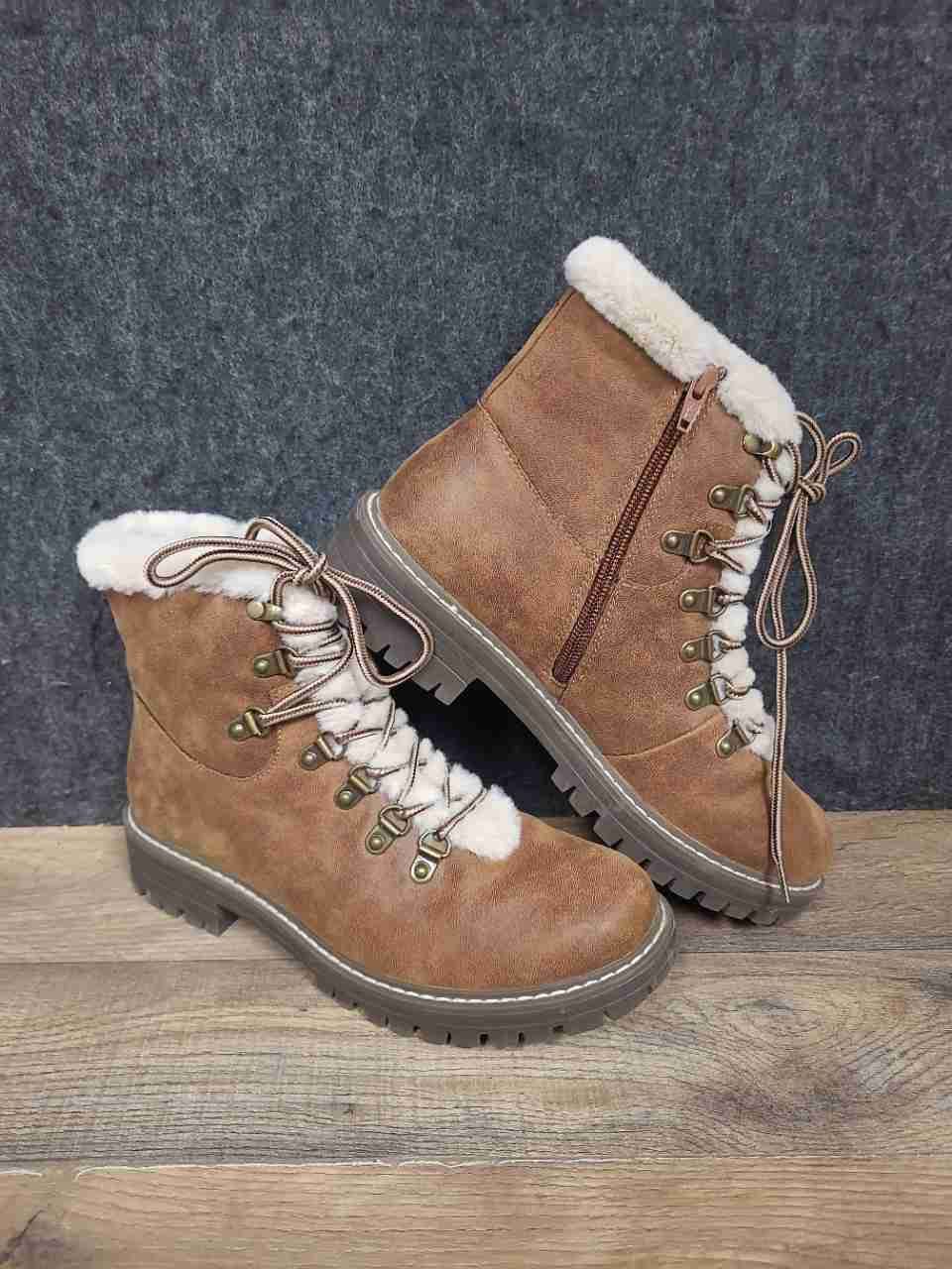 Cliffs by White Mountain Major Way Brown Faux Fur Lace Up Ankle Boots Size 8.5M