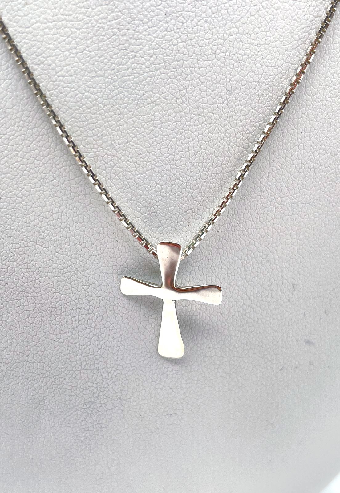 T. Shea 925 Sterling Silver Cross Pendant W/ Box Chain Necklace 4.1g