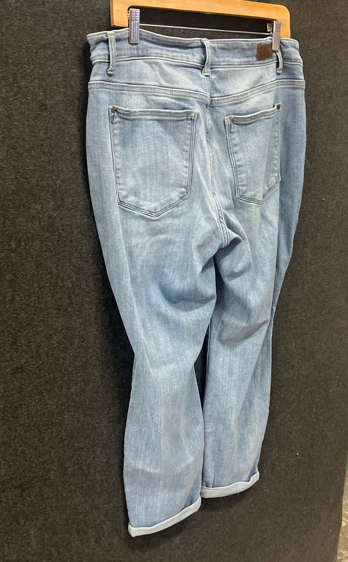 Judy Blue Women's Light Wash Blue Cuffed Hem Jeans 5-Pocket Denim