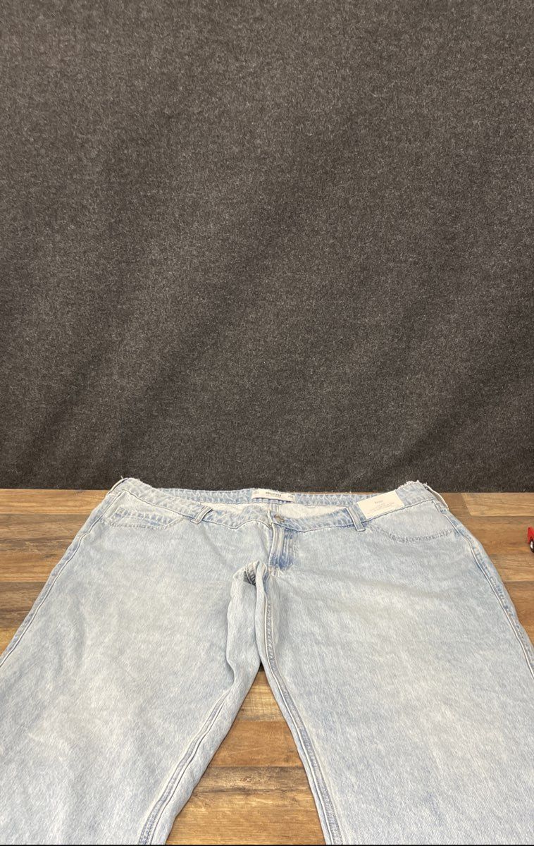 Hollister Women's Light Wash Blue Low-Rise Baggy Jeans Frayed Hem NWT Sz 20R