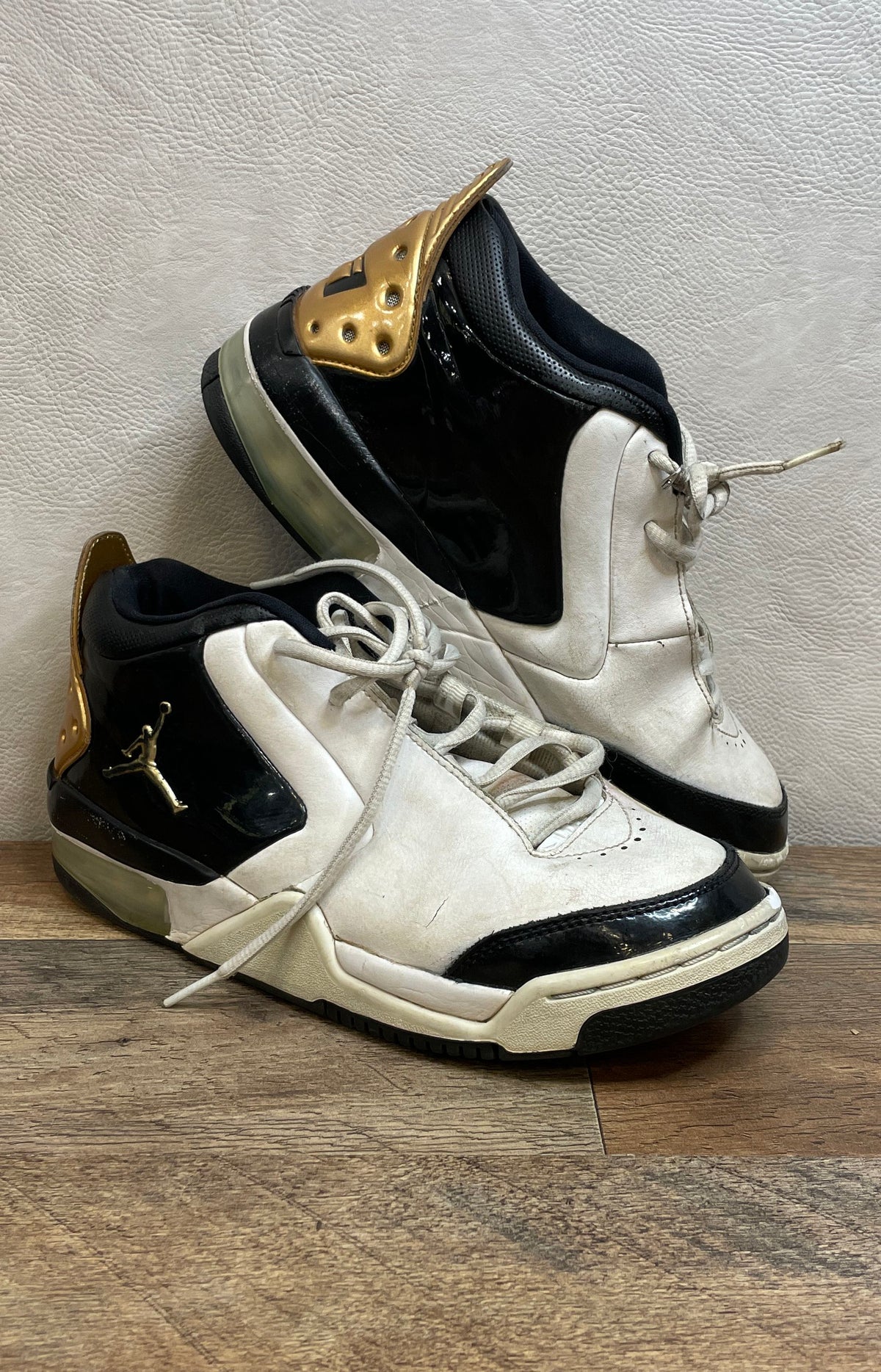 Nike Jordan Pro Strong White Black Gold Basketball Shoes Size 6.5Y