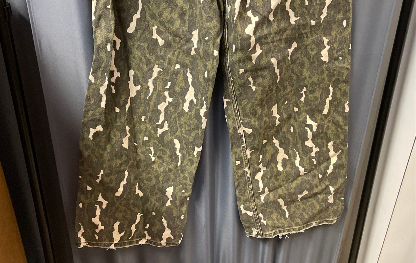 BDG Urban Outfitters Men's Green Camouflage Wide Leg Baggy Skate Jeans Sz 30W