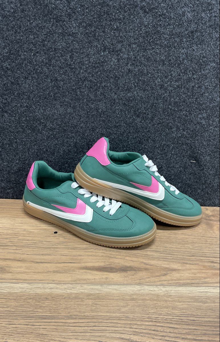 DV by Dolce Vita Nybela Green Pink Gum Sole Lifestyle Sneakers Women's Size 9