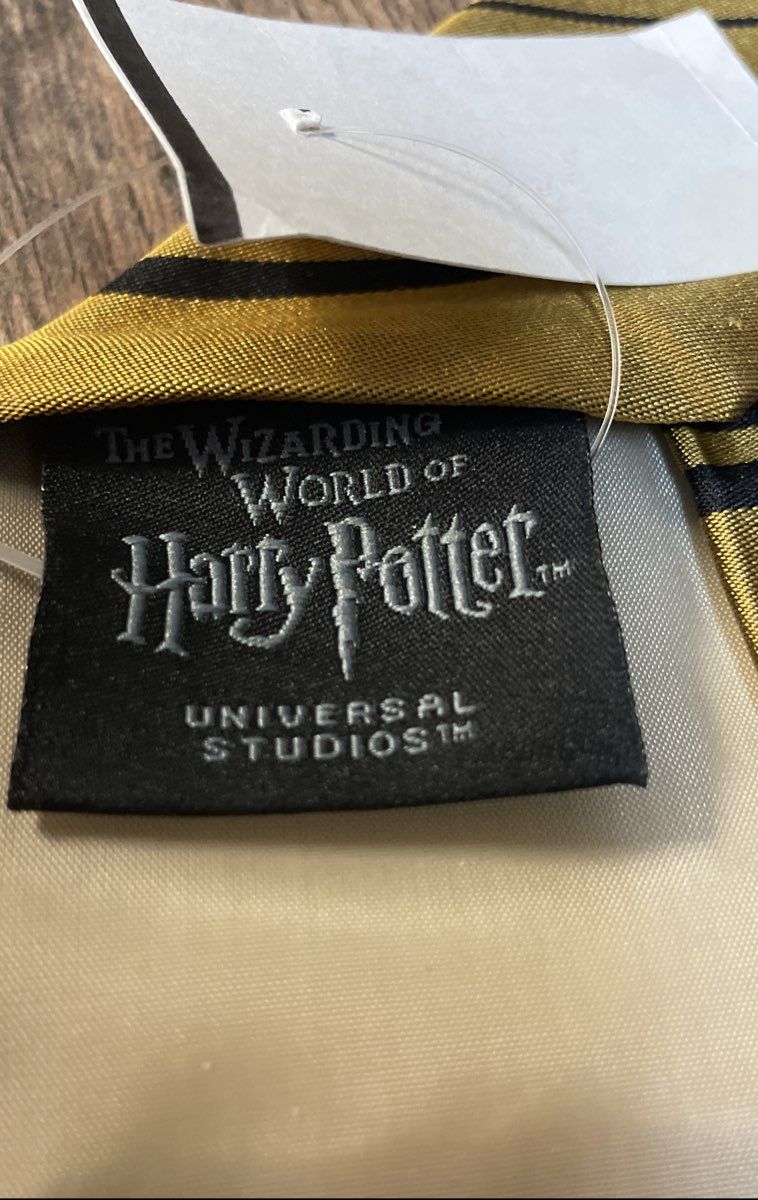 Universal Studios Harry Potter Hufflepuff Yellow Black Striped Silk Tie 56" NWT