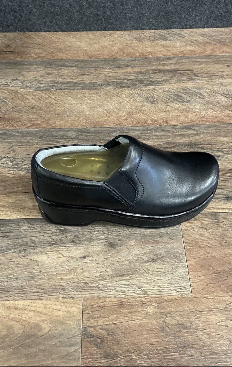 Klogs USA Black Leather Professional Slip-On Work Clogs Women's Size 7.5W DS