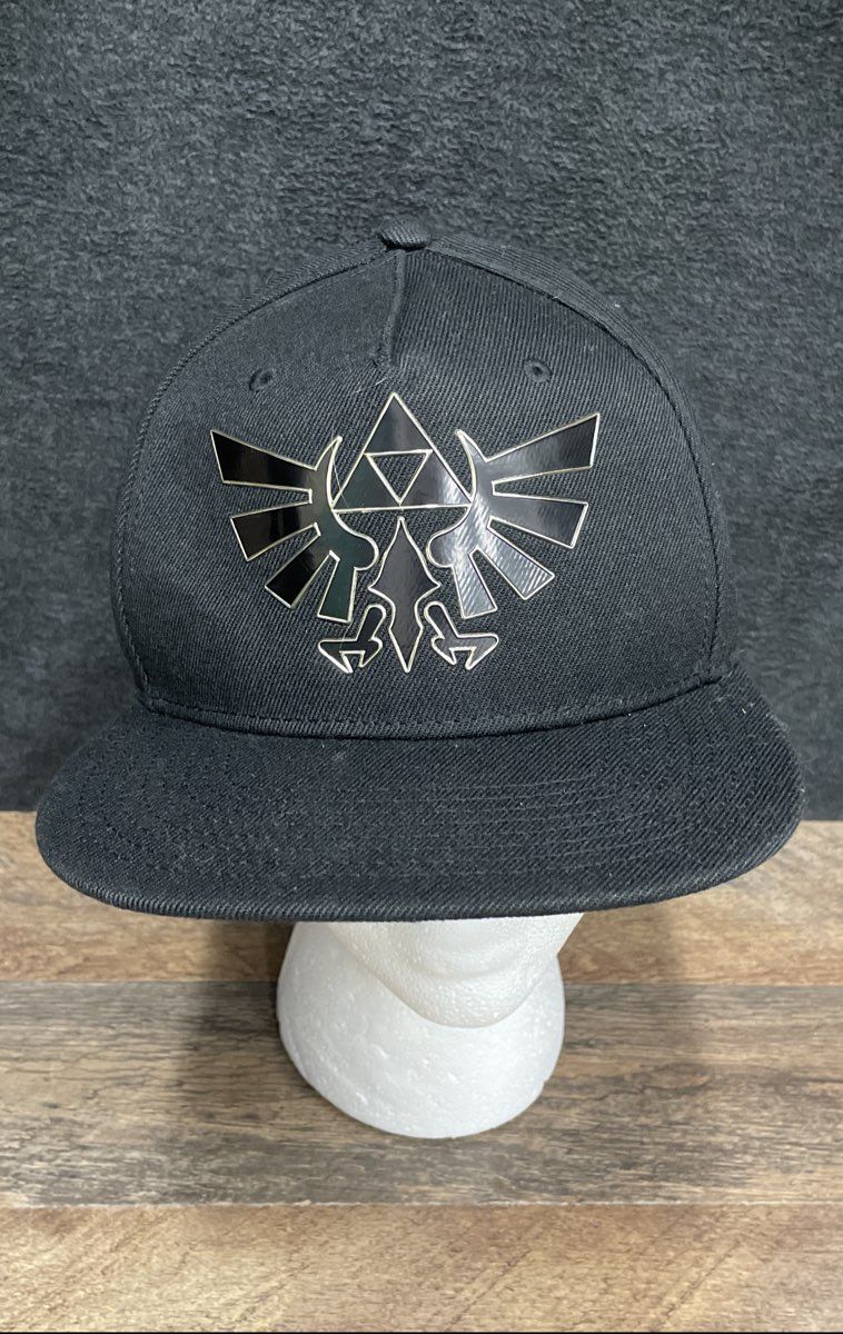 The Legend of Zelda Hylian Crest Snapback Hat Nintendo Licensed Black Sz OSFM