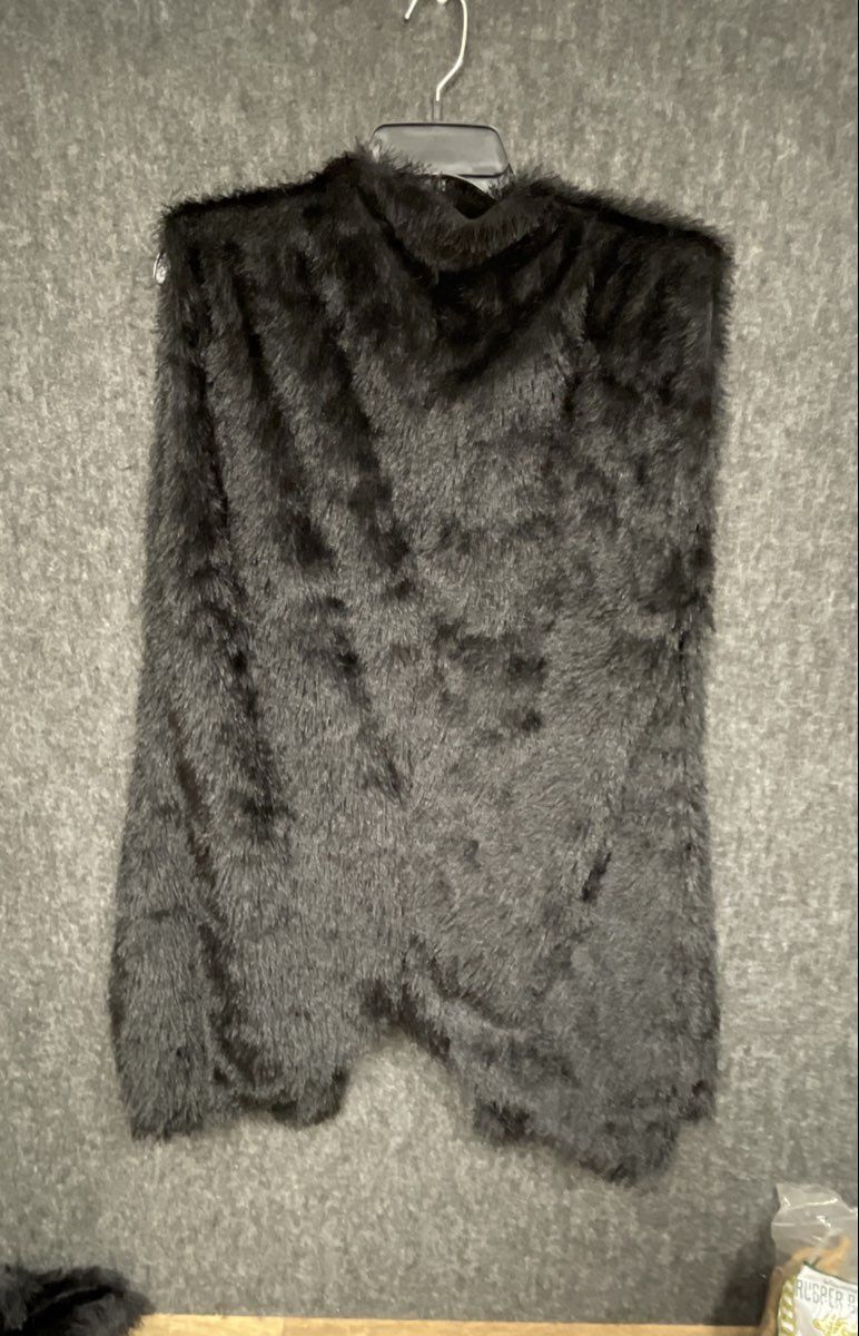 Kardashian Kollection Women's Black Shaggy Faux Fur Vest and Skirt Set Size L