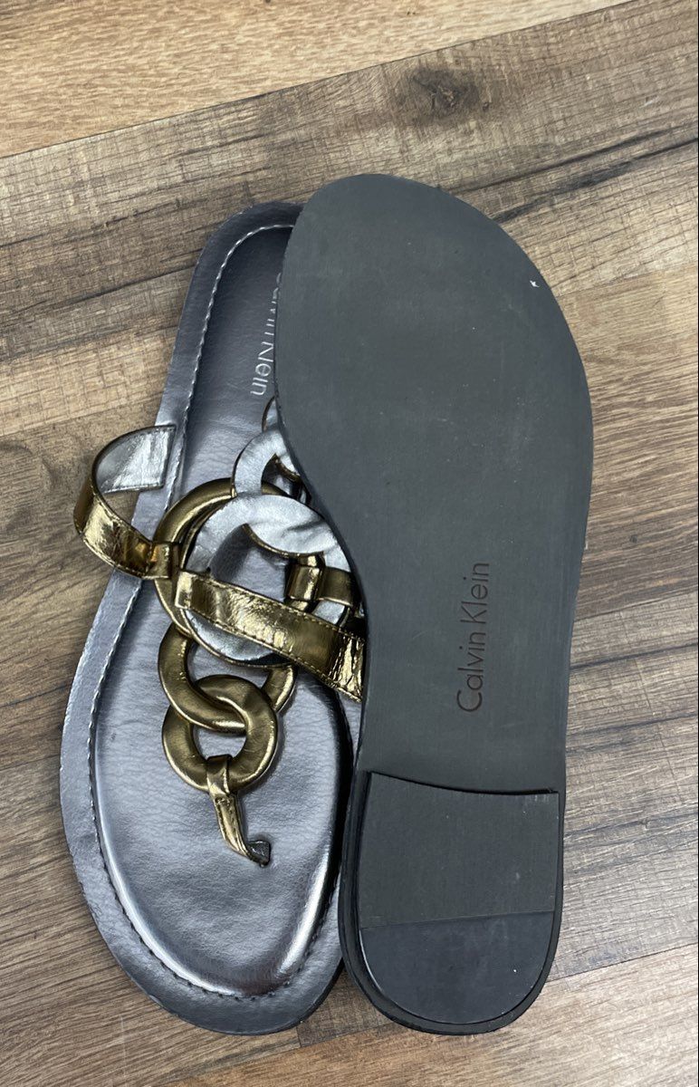Calvin Klein Swift Metallic Gold Silver Chain Thong Sandals Women's Size 6M