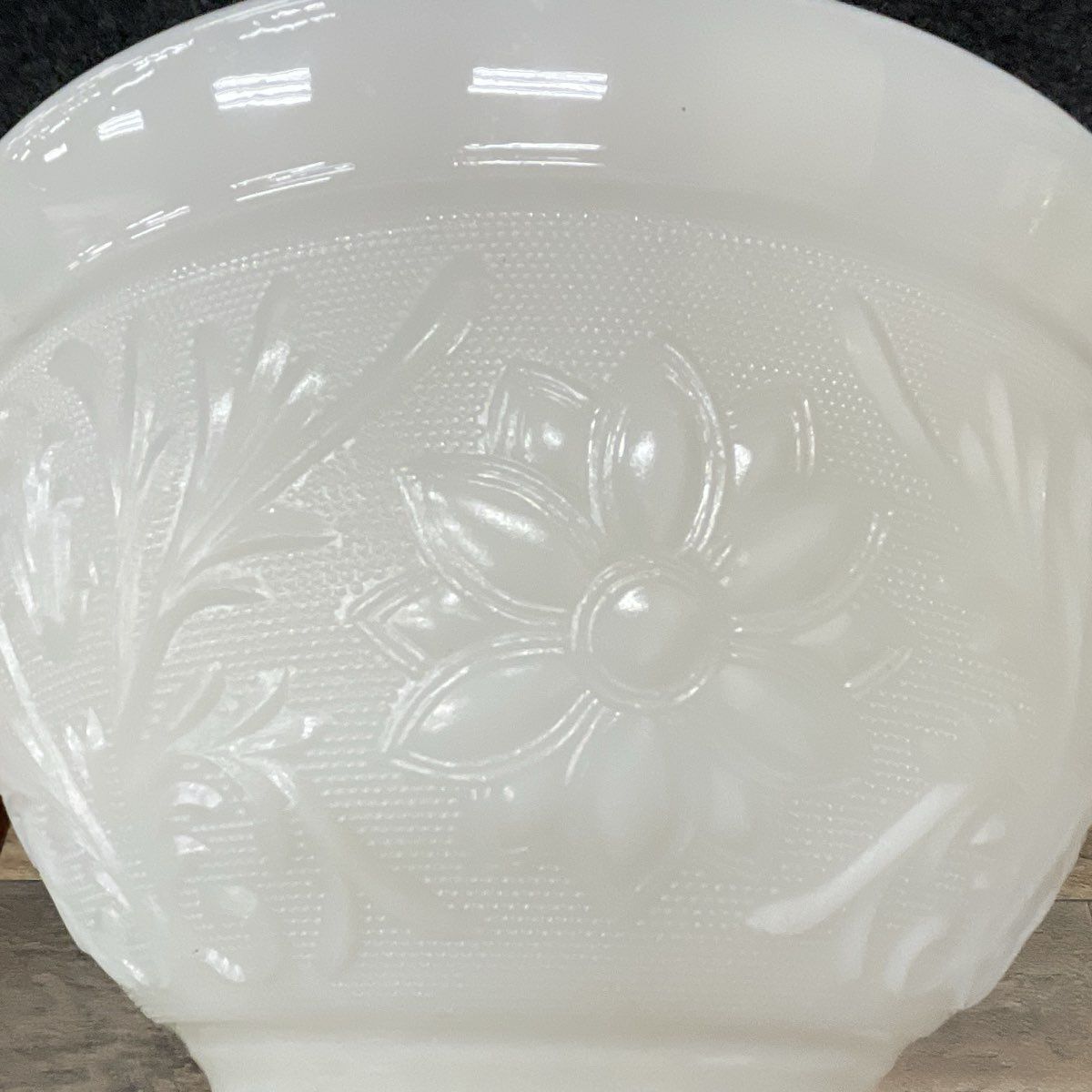 Anchor Hocking Sandwich White Milk Glass Daisy Pattern Punch Bowl 10"