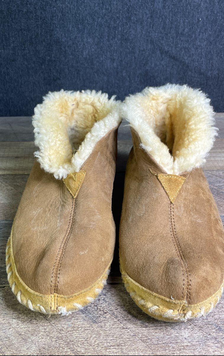 L.L. Bean Wicked Good Shearling Tan Suede Moccasin Slippers Men's Size 9