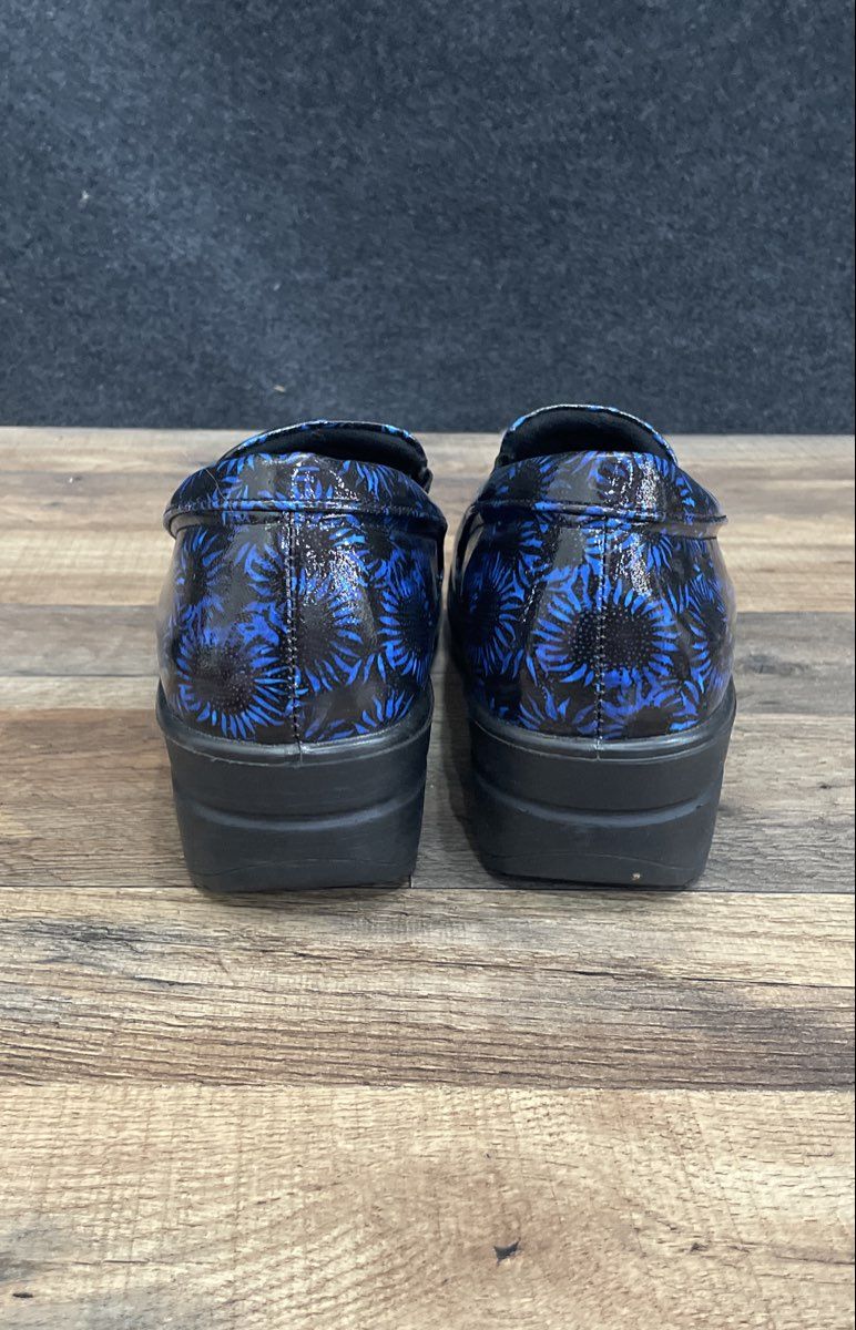 Easy Works by Easy Street Lyndee Black Blue Floral Slip Resistant Clogs Size 11