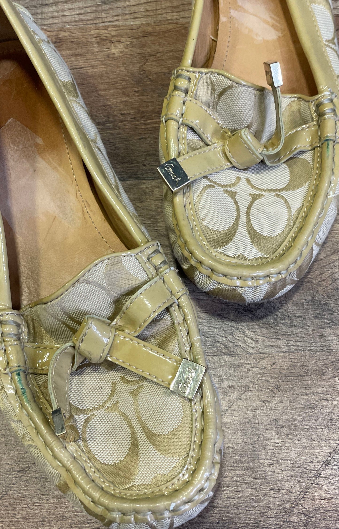Coach Frida Signature Canvas Cream Patent Leather Loafers Size 9B