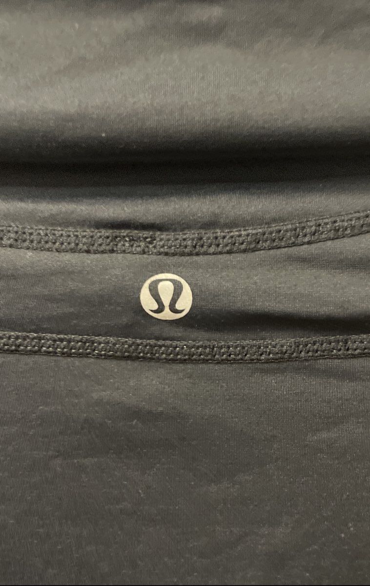 Lululemon Women's Black Long Sleeve Pintuck Athleisure Top Thumbholes Sz Large