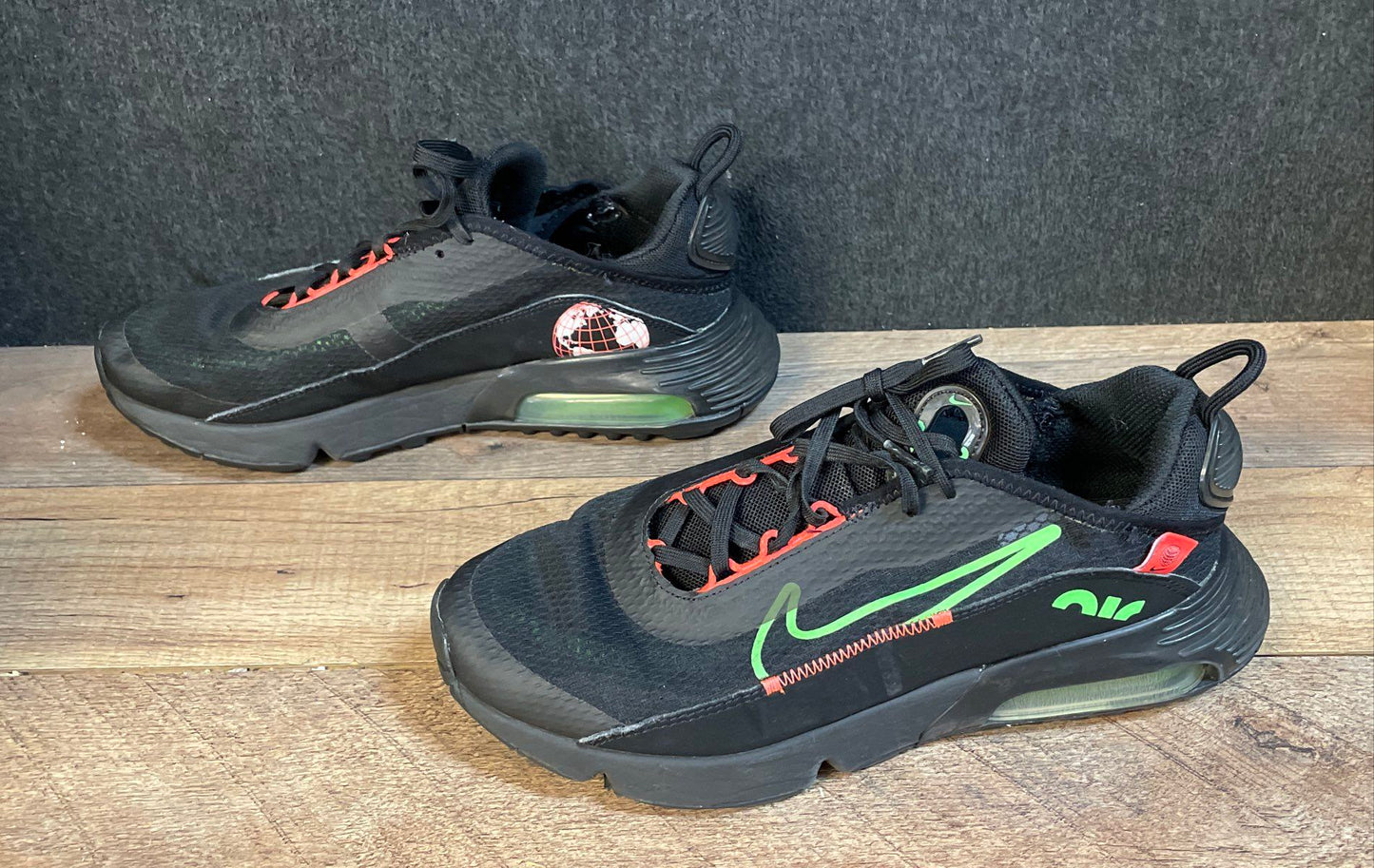 Nike Air Max 2090 Worldwide Black Flash Crimson Running Shoes Size 6.5Y