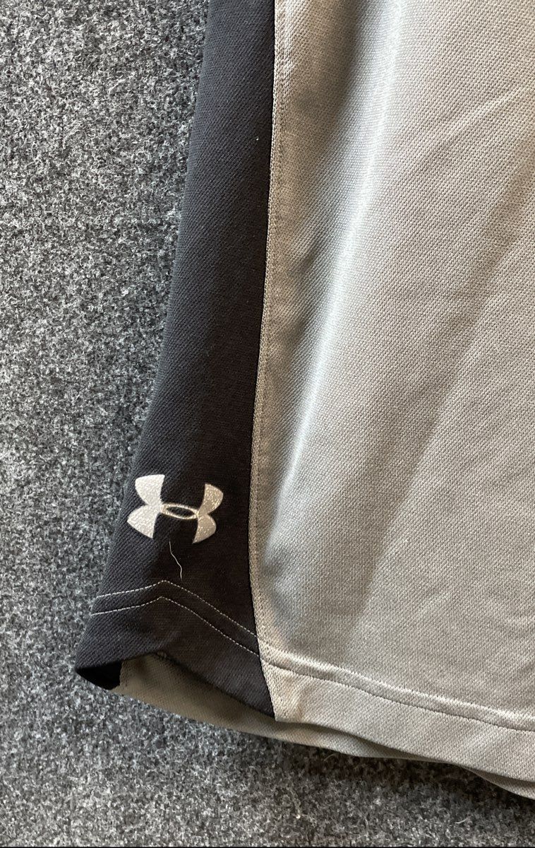 Under Armour Men's Athletic Gym Shorts Gray Black Side Stripe Polyester Sz XL